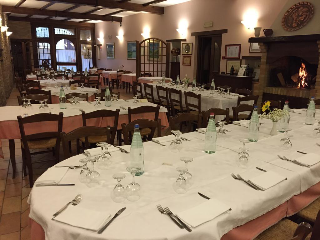 Hotel Ristorante Il Cavaliere Camerino Exterior foto
